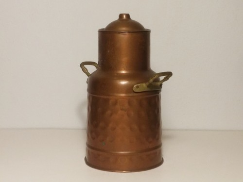 Vecchio bollitore piccolo