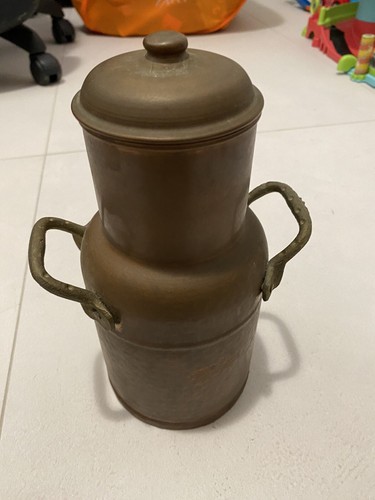 Vecchio bollitore piccolo